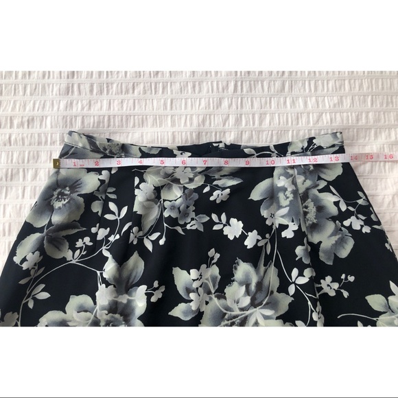 Floral A-Line Flowy Skirt w Closing Button & Zip - Picture 9 of 11